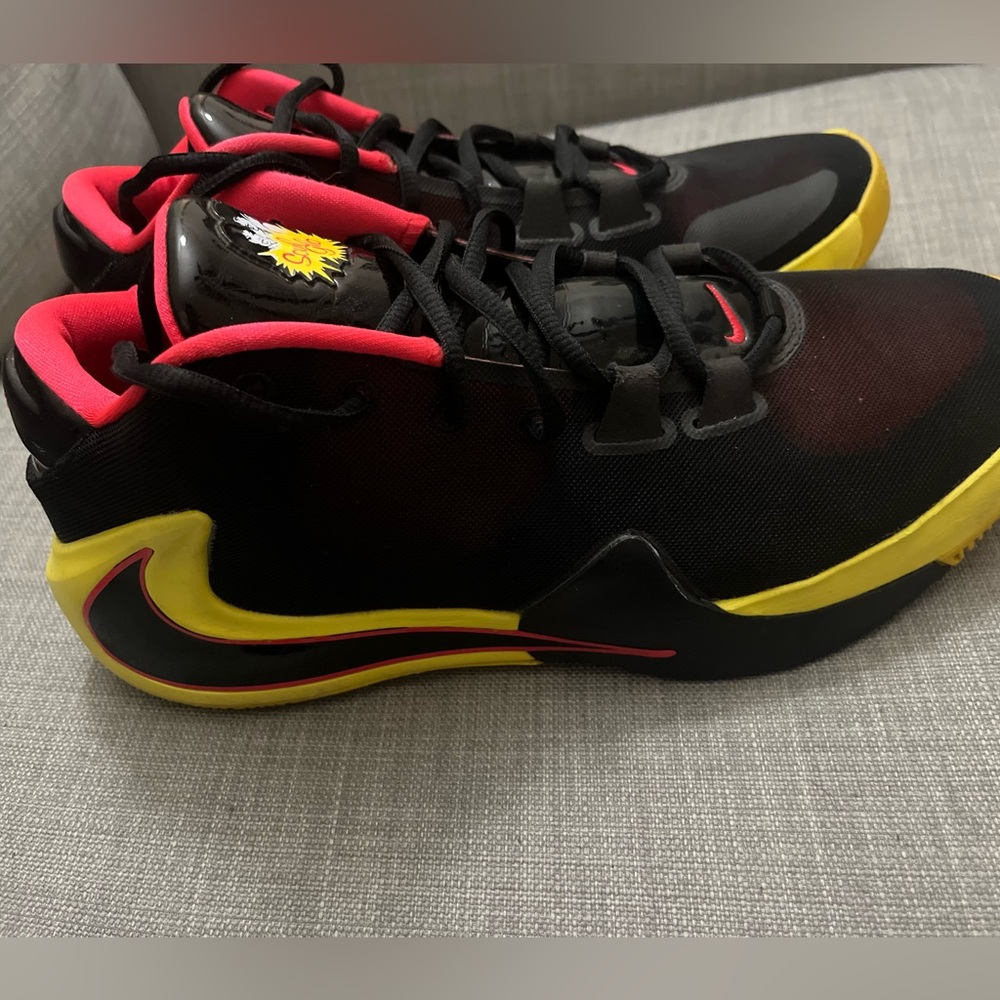 Nikezoom Freak 1 “Soul Glo” Giannis